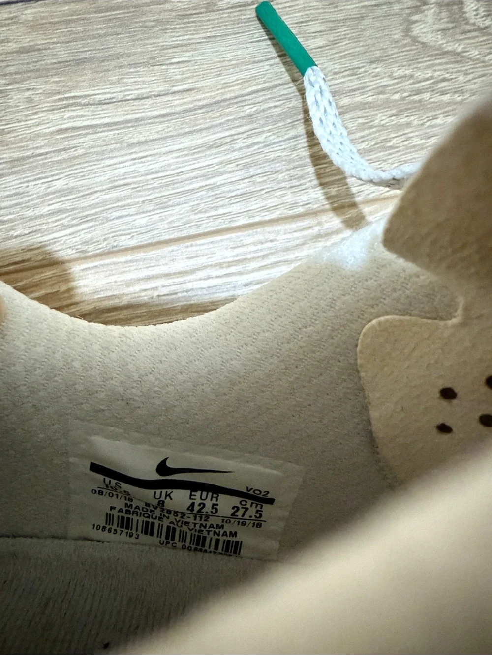 Nike met con White Gum Sole Athletic Shoe